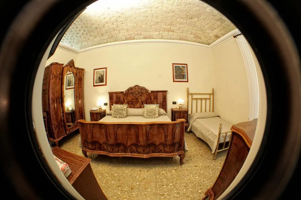 Domus Real Cardello Guest House Rome Италия